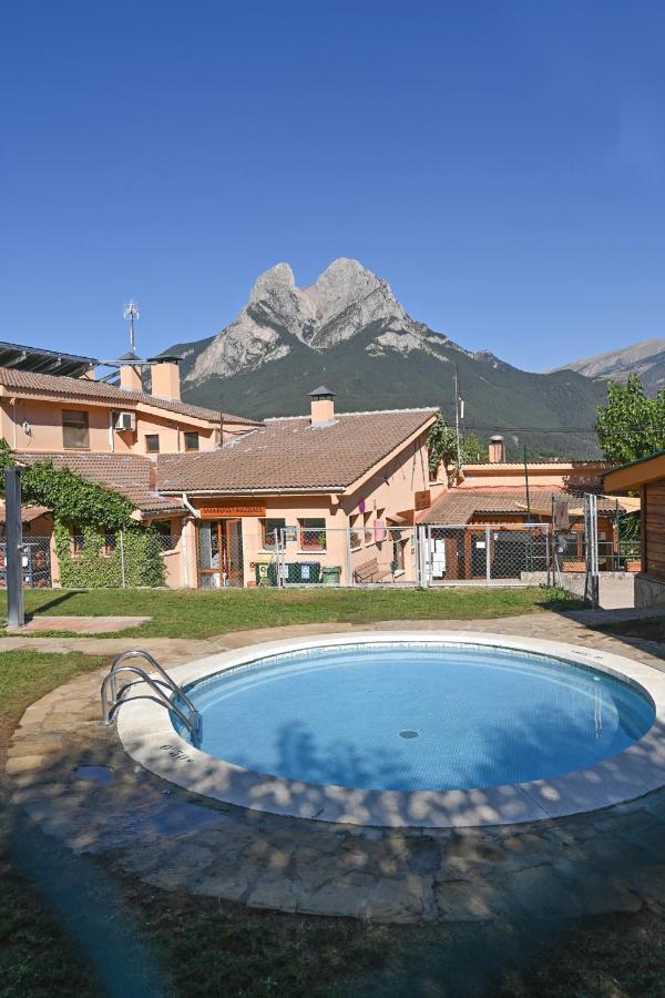 Bungalows Del Camping Pedraforca Saldes Bagian luar foto